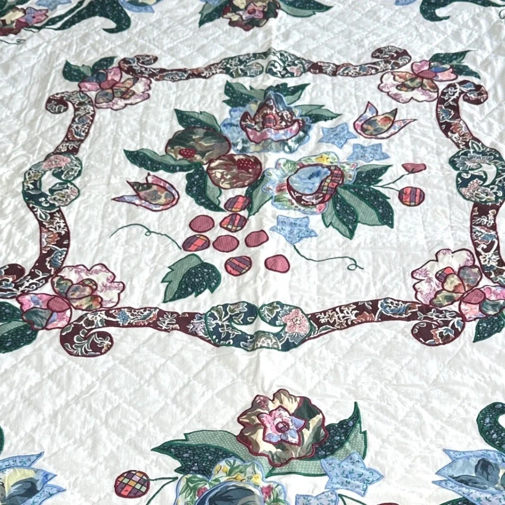 Handmade Floral Appliqué Quilt Set White 86x86 & 2‎ Pillowcases Scalloped Edges